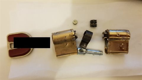 今回の一件で回収されたシリンダーの残骸 今回の一件で回収されたシリンダーの残骸